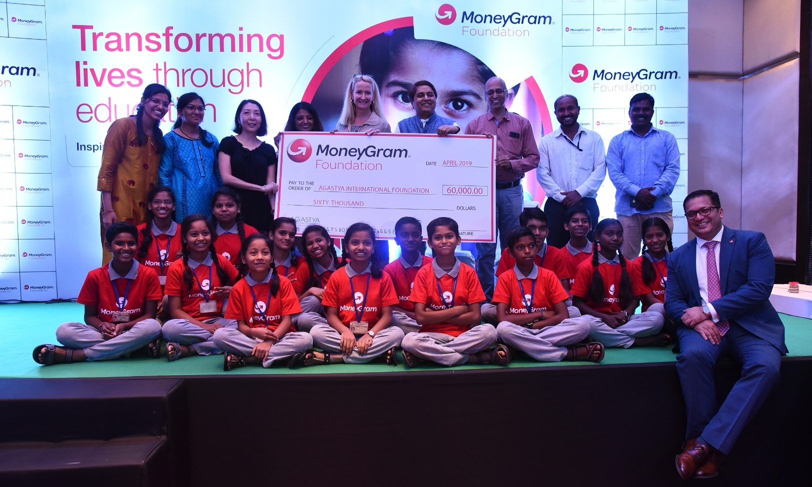 Working At Moneygram International Zippia