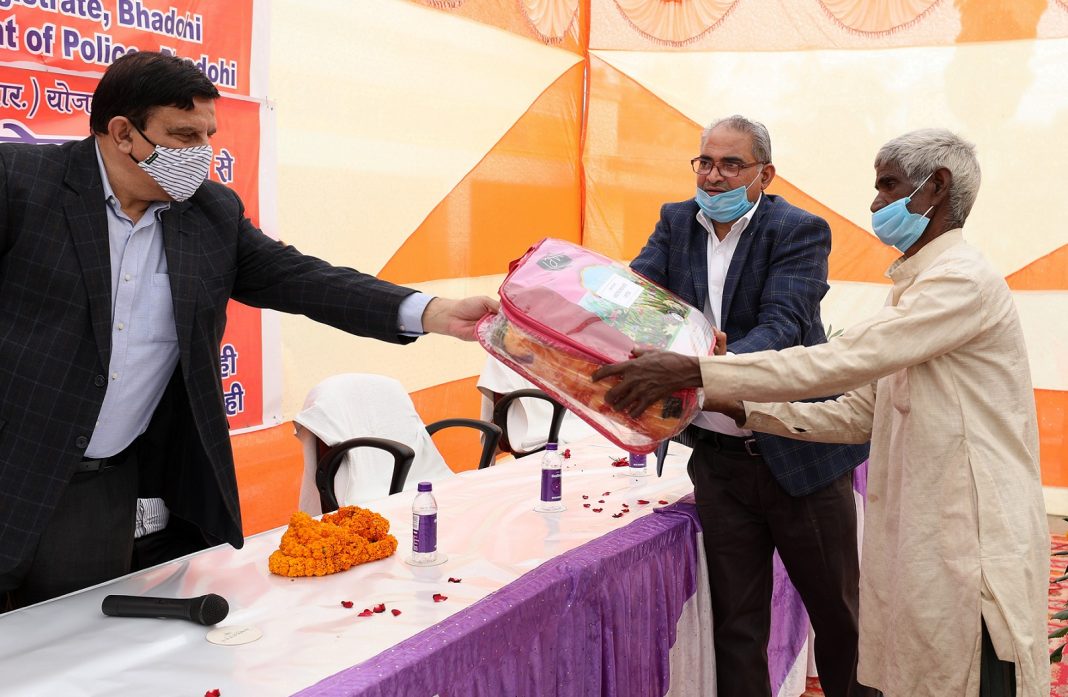 Obeetee Organises Blanket Distribution Drive in the Villages of Uttar